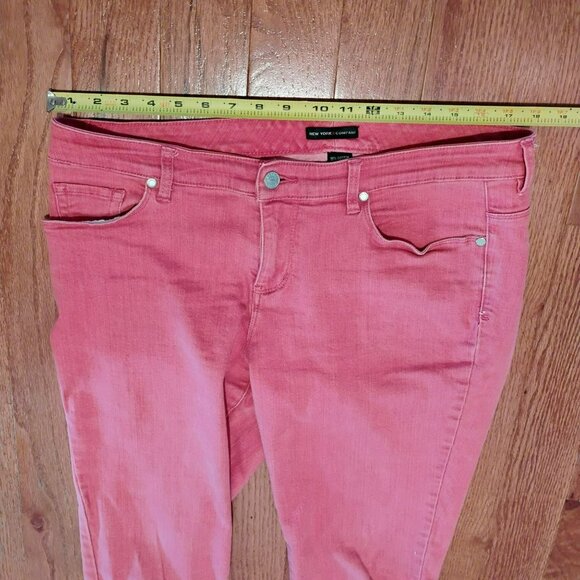 New York & Company Pink Coral Capri Jeans Size 12 with Button Hem Detail - Picture 3 of 6